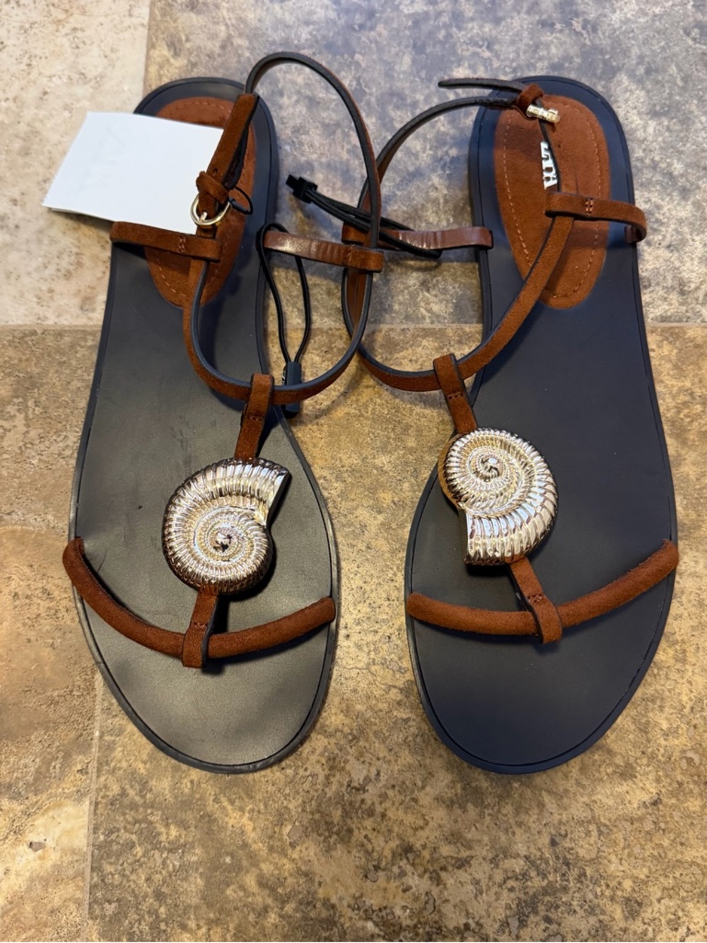 Zara Brown T‑Strap Flat Sandals with Metallic Gold Shell Accent - Picture 7 of 7
